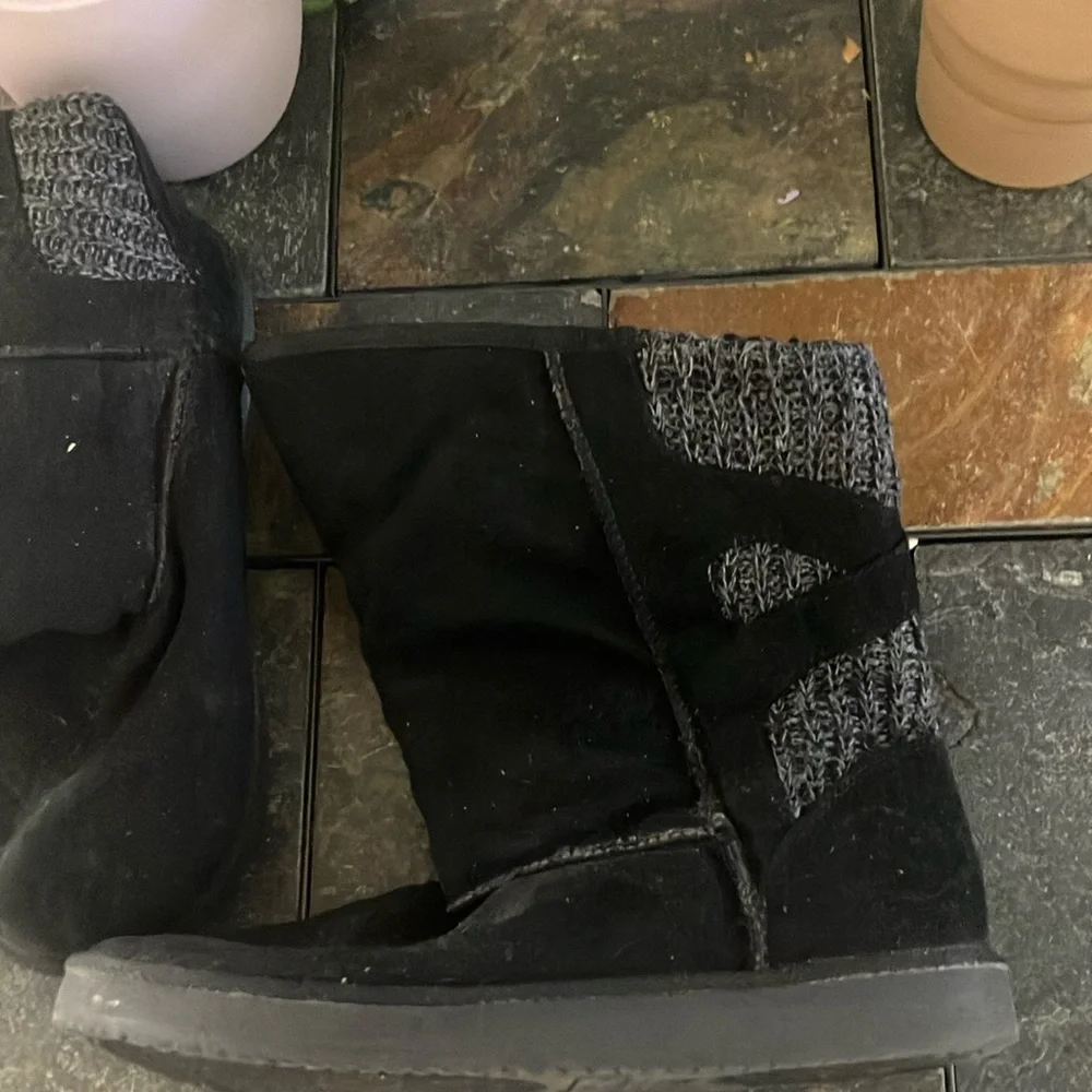 Airwalk Women's Black Suede Sweater Boots with Faux Fur Lining. Size 8‎